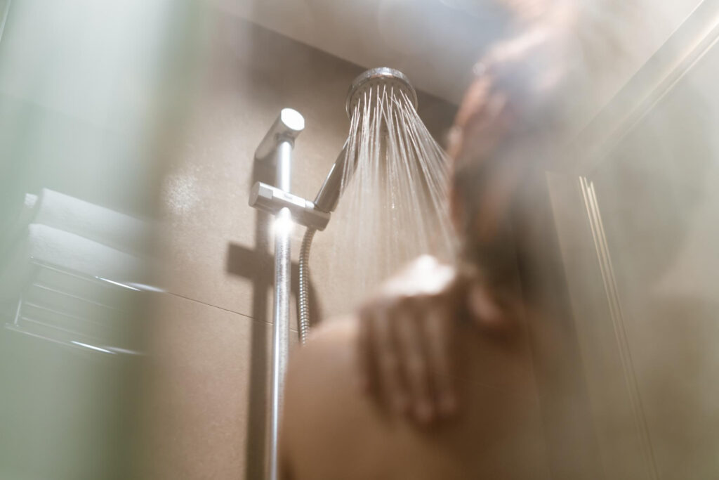 Mujer en la ducha
