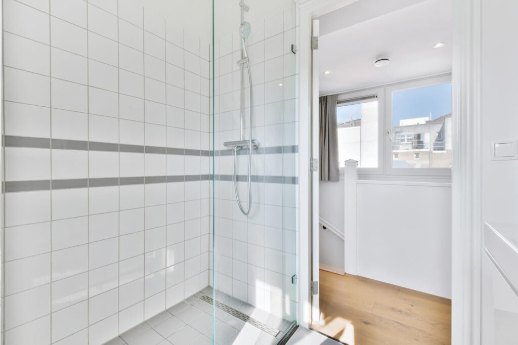 Baño con azulejos
